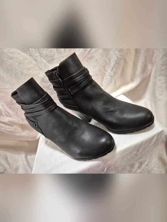 WHITE MOUNTAIN Women's Spade Heeled, Lug Sole, Wrapped Ankle Booties - Picture 5 of 12